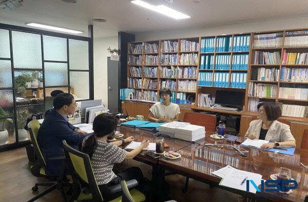 NSP통신-경상북도교육청은 유보통합 추진의 일환으로 운영 중인 거점형 돌봄기관 운영 사업에 대해 지난 7월 모니터링 지원단과 함께 현장 점검을 실시하고 그간의 추진 경과와 향후 운영 방향을 4일 밝혔다. (사진 = 경상북도교육청)