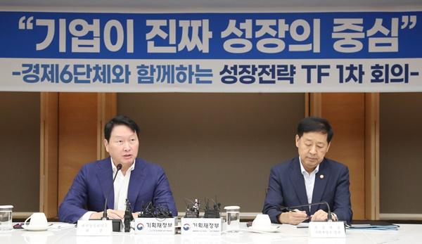 NSP통신-최태원 대한상의 회장(좌)와 구윤철 경제부총리(우) (사진 = 대한상의)