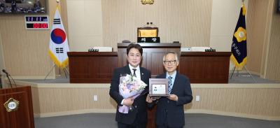 [NSP PHOTO]대구시 자치경찰위원회 동구 이진욱 구의원에게 감사패 수여