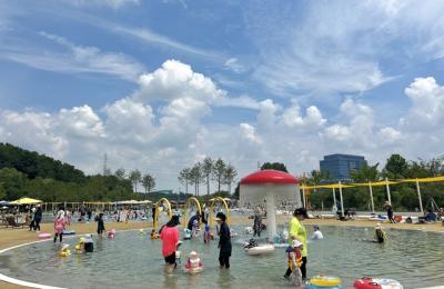 [NSP PHOTO]화성도시공사 동탄패밀리풀 안전요원 냉방용품 지원