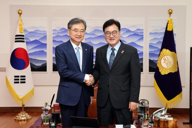 NSP통신-조현 외교부 장관(좌)와 우원식 국회의장(우) (사진 = 국회의장 공보 수석실)