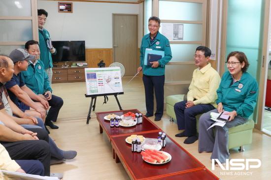 NSP통신-옥룡면 외산마을 취약지역 생활여건 개조사업 현장 방문 (사진 = 광양시청)