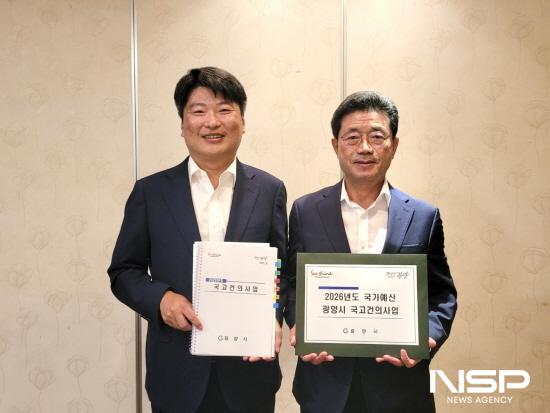 NSP통신-박창환 전. 전남도 정무부지사(좌), 정인화 광양시장(우) (사진 = 광양시청)