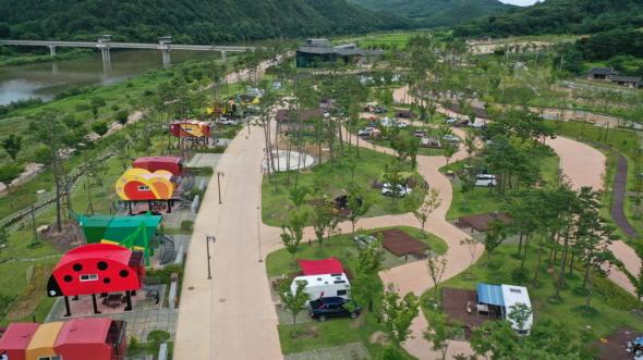 NSP통신-자연 속에서 하룻밤을 보내고 싶다면 예천의 대표적인 캠핑장 3곳이 있다. 그중 삼강문화단지 캠핑장은 낙동강변에 위치해 강변을 바라보며 저녁노을을 감상할 수 있는 곳이다. (사진 = 예천군)