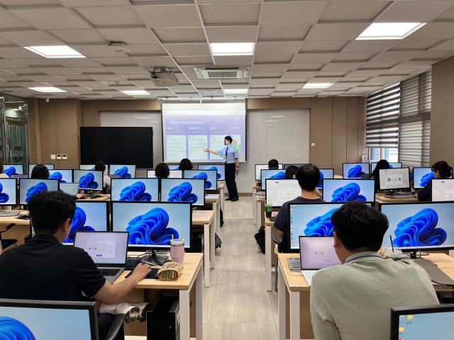 NSP통신-7일 인공지능 기반 역량 검사 교원 연수가 진행되고 있다. (사진 = 경기도교육청)