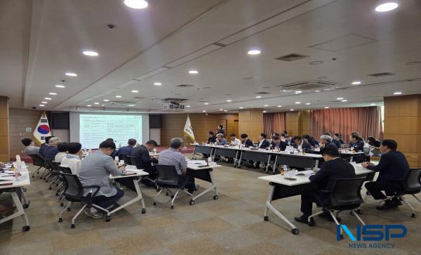 NSP통신-김천시는 지난 7일 김산 관아 재현 사업의 중간 보고회를 열고 국산 목재 목조건축 실연사업의 추진 현황을 점검했다. (사진 = 김천시)