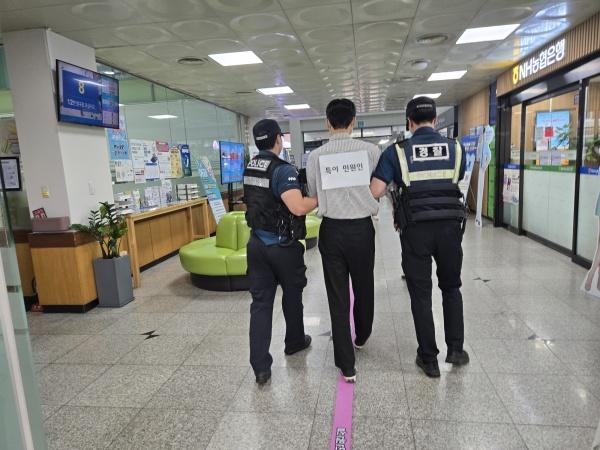 NSP통신-안산시청 민원실에서 하반기 특이민원 발생에 대비 모의훈련을 진행하고 있다. (사진 = 안산시)
