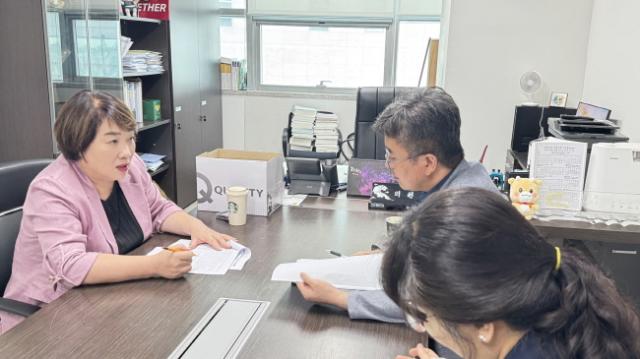 NSP통신-지미연 경기도의원이 8일 인공지능 서비스 활용 지원 조례 제정 위한 정담회를 하고 있다. (사진 = 경기도의회)