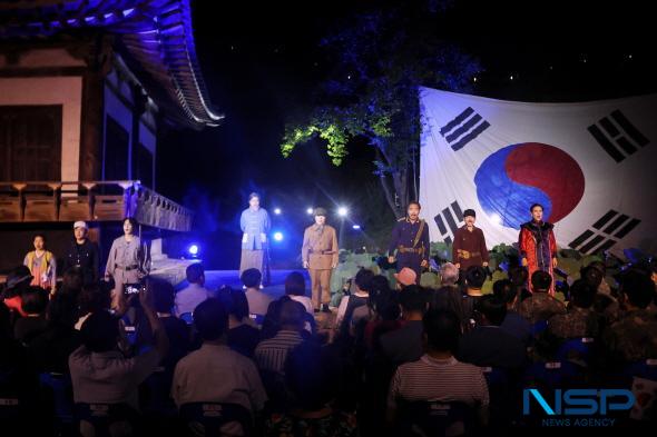 NSP통신-임청각이라는 실제 역사적 공간을 무대로 열린 서간도바람소리 공연은 실감 나는 현장감과 몰입감도 선사했다. (사진 = 김오현 기자)