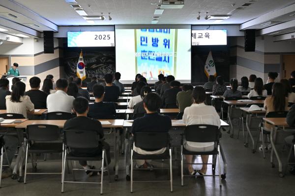 NSP통신-군위군은 오는 18일부터 21일까지 3박 4일 동안 실시되는 2025년 을지연습을 대비해 11일 공무원을 대상으로 사전교육을 진행했다. (사진 = 군위군)
