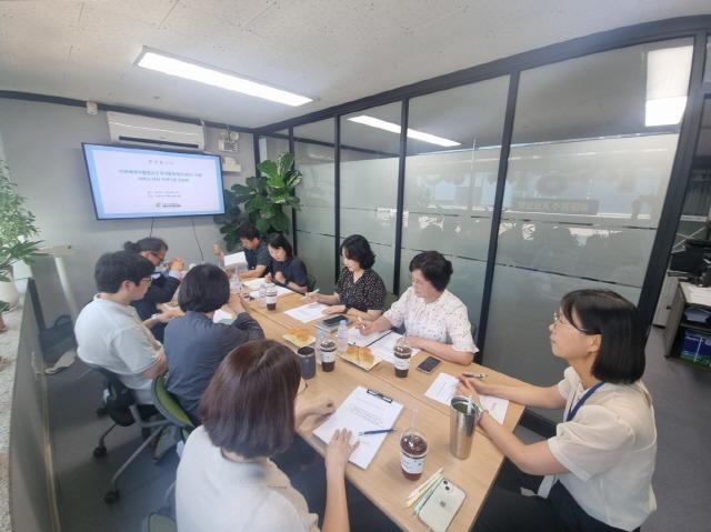 NSP통신-이주배경아동청소년가구 주거환경개선서비스 서비스 대상 자격기준 간담회 현장 모습. (사진 = 시흥시)