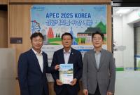 [NSP PHOTO]김선태 영천시의회 의장,  APEC 정상회의 성공 기원 예금 가입