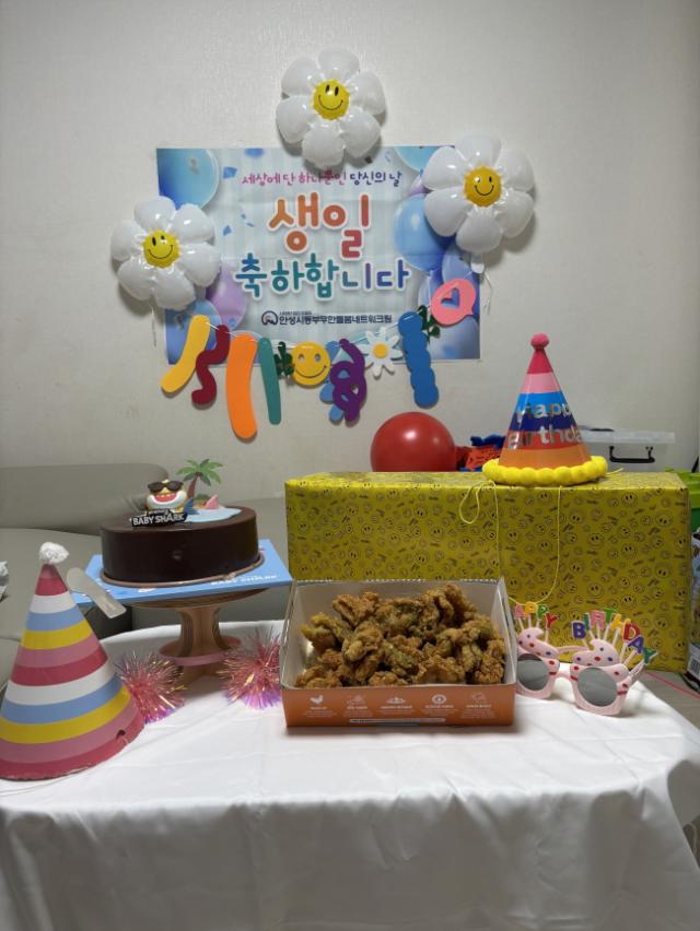 NSP통신-위기가정 아동에게 선물하는 생일찾기 축하해 프로젝트. (사진 = 안성시)