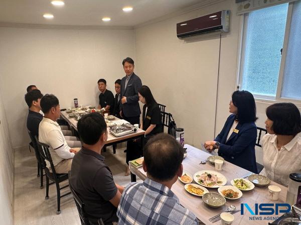 NSP통신-영덕교육지원청은 12일 관내 공사·용역·물품 분야 업체 대표들과 함께 2025년 민·관 상생 및 청렴문화 확산을 위한 지역 업체와의 소통협의회를 개최했다. (사진 = 영덕교육지원청)