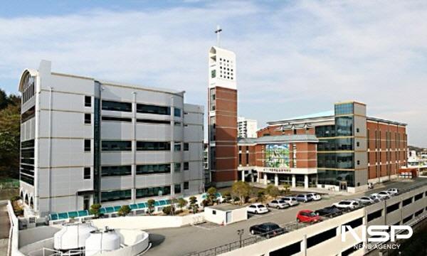 NSP통신-여천제일교회가 지역의 어려운 학생들과 어르신들을 위해 장학금 및 후원금을 지원했다. (사진 = 여수시)