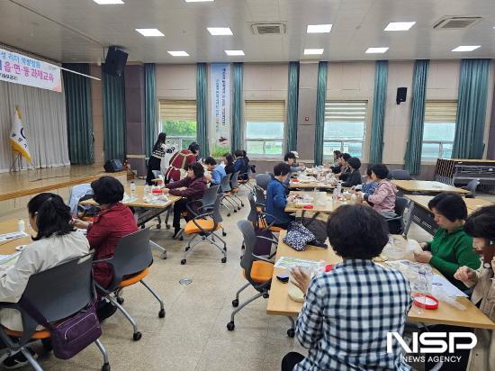 NSP통신-여성 농업인 프로그램 저염 된장 만들기 체험 (사진 = 광양시청)