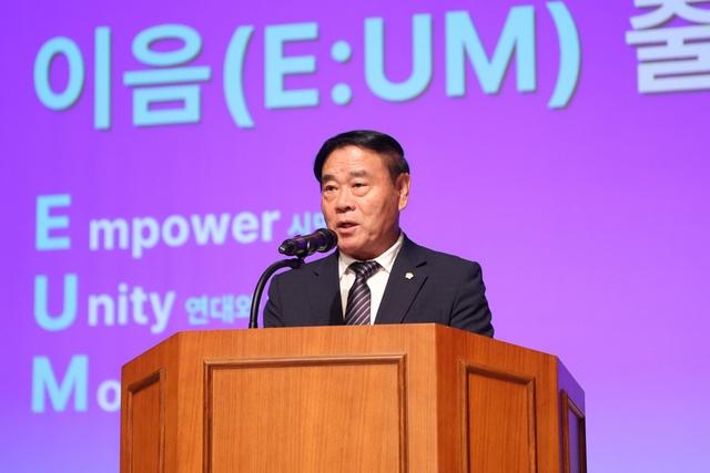 NSP통신-13일 이재식 수원시의회 의장이 축사를 하고 있다. (사진 = 수원시의회)