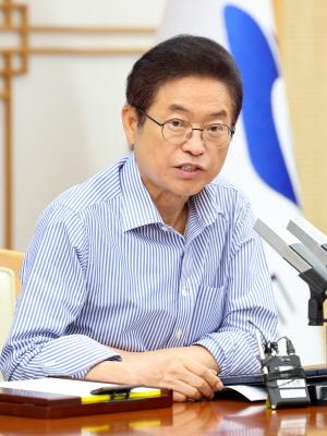 NSP통신-경상북도는 13일 국정기획위원회의 국민보고대회에서 밝힌 이재명 정부의 국정운영 5개년 계획에 따라 대응전략 구체화, 지역공약 실현, 선도 프로젝트 추진 등 후속 조치에 본격적으로 들어간다. 이철우 경상북도지사 (사진 = 경상북도)