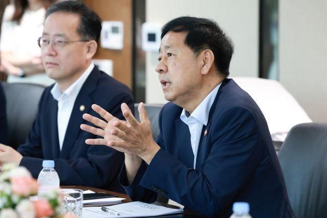 NSP통신-7일 구윤철 경제부총리 겸 기획재정부장관이 한국은행에 방문했다. (사진 = 한국은행)