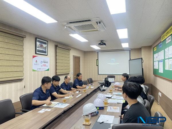 NSP통신-고령군은 지난 13일 폭염으로 인한 온열질환 예방을 위해 외국인고용 사업장 중앙-지방 합동 긴급점검을 다산면 소재 주물공장 대욱케스트에서 실시했다. (사진 = 고령군)