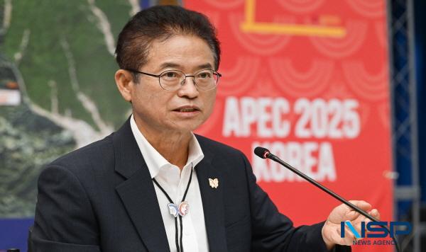 NSP통신-경상북도는 14일 경상북도문화관광공사 대강당에서 이철우 도지사, 양 부지사, 실·국장, 출자출연기관장, 안전 분야 관계 기관장 등이 참석한 가운데 2025년 에이펙(APEC) 정상회의 추진 상황 보고회를 열었다. (사진 = 경상북도)