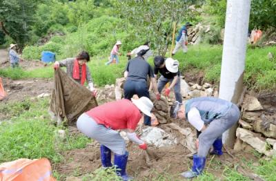 [NSP PHOTO]문경시의회 경남 산청군 수해피해지역 복구 지원에 나서