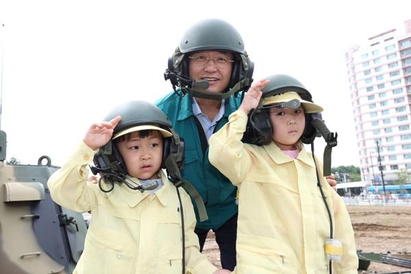 [NSP PHOTO]이동환 고양시장, 을지연습 첫날 안보·안전 체험장 방문