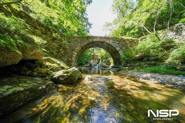 NSP통신-순천시가 오는 9월 12일부터 10월 3일까지 22일간 2025 세계유산축전을 선암사와 순천만 갯벌 일원에서 연다.-선암사 승선교 (사진 = 순천시)