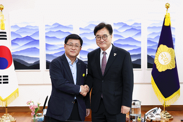 NSP통신-김성환 환경부장관(좌)와 우원식 국회의장(우) (사진 = 국회의장 공보 수석실)