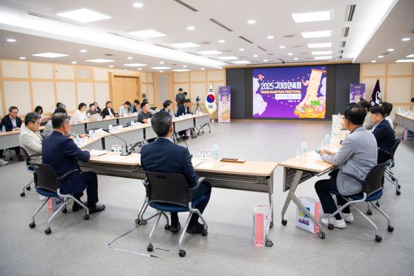 NSP통신-구미시는 라면축제의 원조 도시로서 자존심을 걸고 준비 중인 2025 구미라면축제 추진상황보고회를 18일 시청 대회의실에서 열었다. (사진 = 구미시)