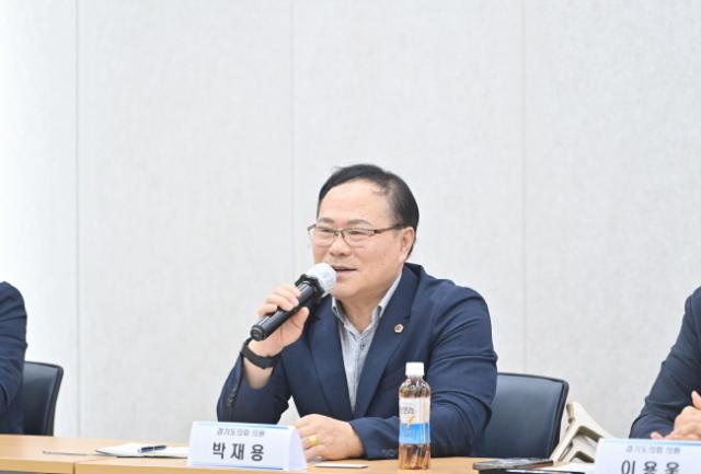 NSP통신-박재용 경기도의회 보건복지위원회 의원이 18일 파주시의회 세미나실에서 열린 파주시 장애인복지 정담회에서 발언하고 있다. (사진 = 경기도의회)