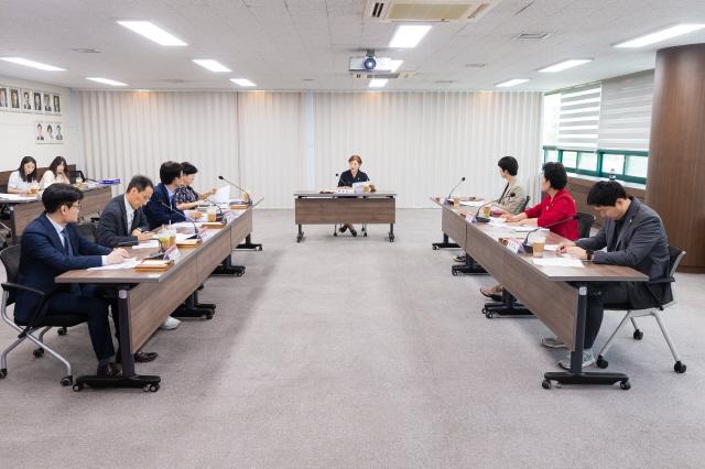 NSP통신-안산시의회 의원연구단체 소소한 연구모임이 18일 의회 대회의실에서 관련 연구용역 중간 보고회를 개최했다. (사진 = 안산시의회)