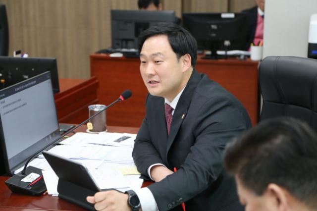 NSP통신-고준호 경기도의원이 20일 공공기간 통폐합을 즉각 단행하기를 주장하고 있다. (사진 = 고준호 의원실)