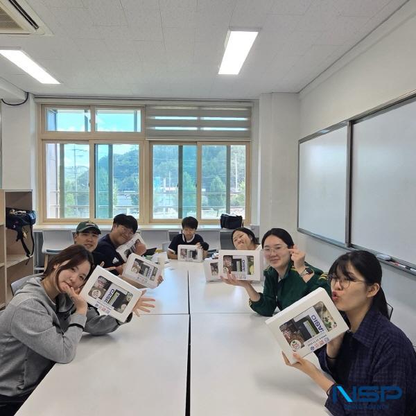 NSP통신-영양군 청소년상담복지센터는 2026학년도 대학수학능력시험을 80여일 앞둔 고3 수험생들의 심리적 안정을 돕고 응원의 마음을 전하기 위해 수능 응원키트를 배부했다. (사진 = 영양군)
