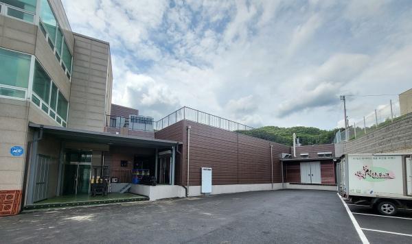 NSP통신-용인특례시가 농업회사 가은MPC와 함께 지역 특산물 성산포크 육성을 위해 준공한 식육포장처리 가공장. (사진 = 용인특례시)