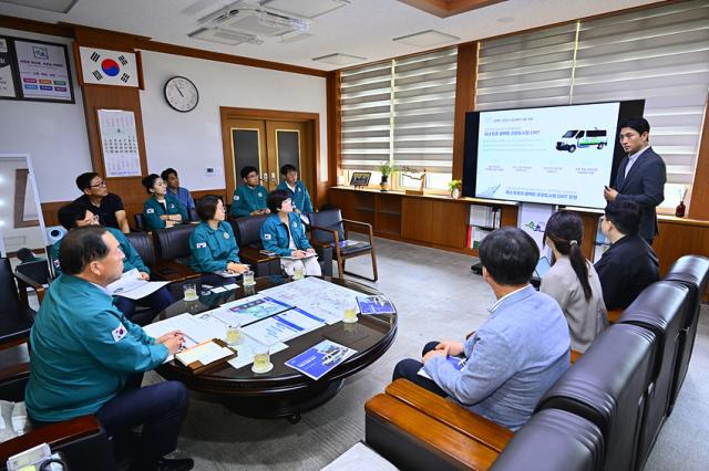 NSP통신-속초시가 관광형 DRT 도입사업 착수보고회를 진행하고 있는 모습. (사진 = 속초시)