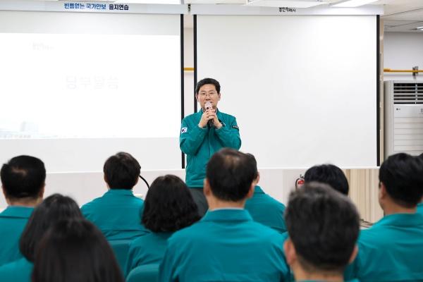 NSP통신-용인특례시청에 마련된 을지연습장에서 열린 2025년 을지연습 강평 보고회에서 이상일 용인특례시장이 발언하고 있다. (사진 = 용인특례시)
