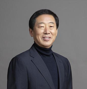 NSP통신-제43회 강릉시민대상 수상자로 선정된 김동찬 강릉단오제위원회 위원장. (사진 = 강릉시)