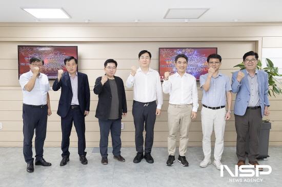 NSP통신-중국 잠재투자기업 티더블유에스(TWS)사 투자단과 구충곤 광양만권경제자유구역청장 방문 기념 찰영 (사진 = 광양만권경제자유구역청)