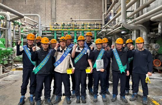 NSP통신-청주공장 안전 TFT가 안전 캠페인 활동을 전개하고 있다 (사진 = 깨끗한나라 제공)
