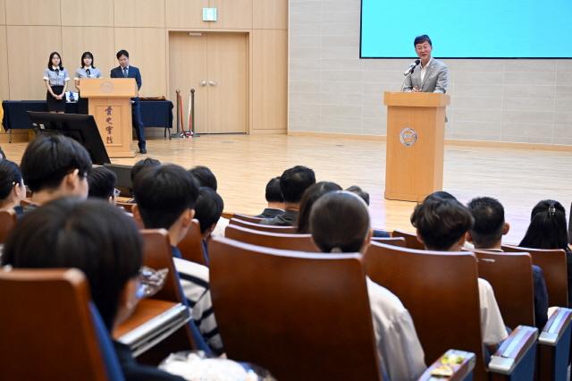 NSP통신-이민근 안산시장이 한양대학교 에리카(ERICA) 영재교육센터 개소식에서 인사 발언을 하고 있다. (사진 = 안산시)