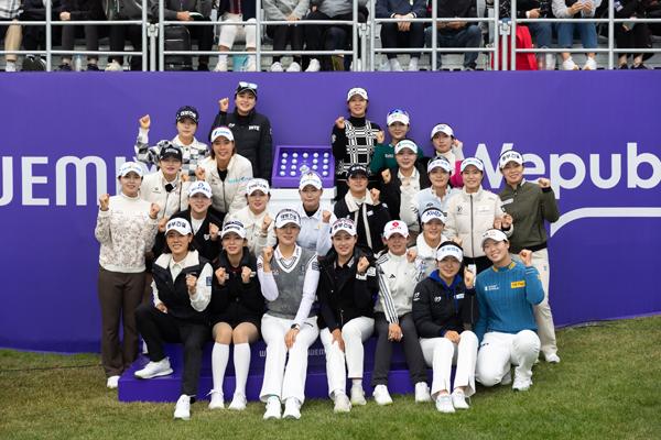 NSP통신-위믹스 챔피언십 2024에 출전한 24명의 선수와 더 라스트 볼 기념 액자. (사진 = 위메이드)