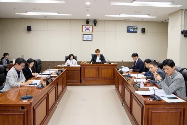 NSP통신-26일 의회에서 열린 용인특례시의회 의회운영위원회 회의 모습. (사진 = 용인특례시의회)