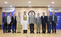 [NSP PHOTO]원광대, 교직원 정년식 개최...교수 및 직원 17명 퇴임