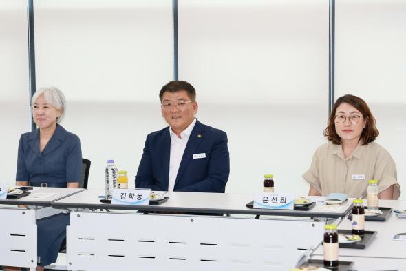 NSP통신-예천군은 26일 오전 11시 예천군가족센터에서 가족과 함께하는 공감 간담회를 개최했다. (사진 = 예천군)