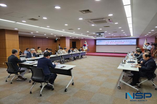 NSP통신-김천시는 지난 26일 시청에서 배낙호 시장과 관계자 등 15여 명이 참석한 가운데 김천시 실버혁신타운 조성계획 수립 연구용역의 중간 보고회를 개최했다. (사진 = 김천시)