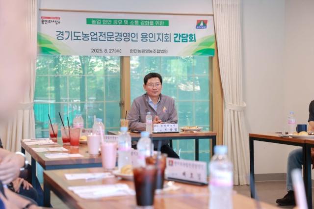 NSP통신-이상일 용인특례시장이 27일 경기도농업전문경영인 용인지회 회원들과 간담회를 하는 모습. (사진 = 용인특례시)