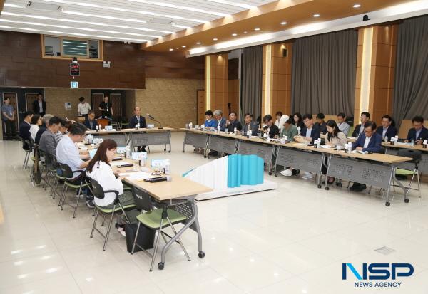NSP통신-상주시에서는 2025년 상주시 정책자문위원회 제3차 임시회의를 지난 27일 시청 대회의실에서 정책자문위원과 시장을 비롯한 부서장들이 참석한 가운데 개최했다. (사진 = 상주시)