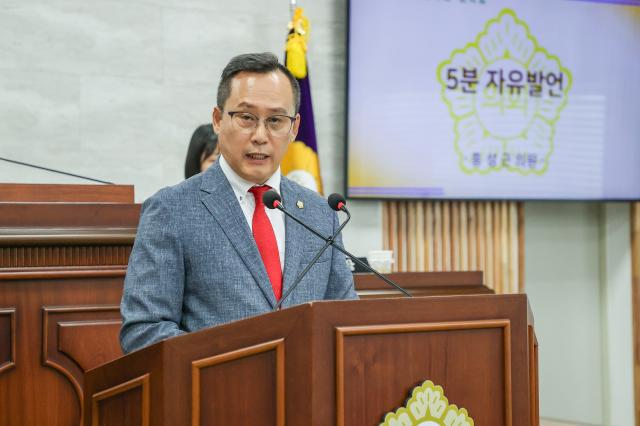 NSP통신-홍성근 의원이 임시회 자유발언시간에 울릉형 청년정책 수립을 제안하고 있다. (사진 = 울릉군의회 제공)