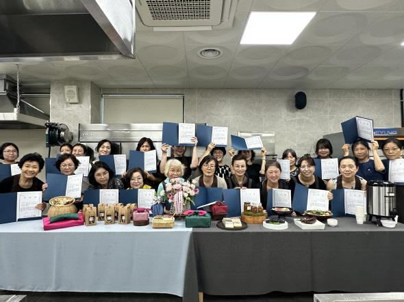 NSP통신-영주시 향토음식 아카데미 2개 과정 교육 성료, 약선&발효음식 과정 운영으로 다양한 지역 농산물의 활용 (사진 = 영주시)